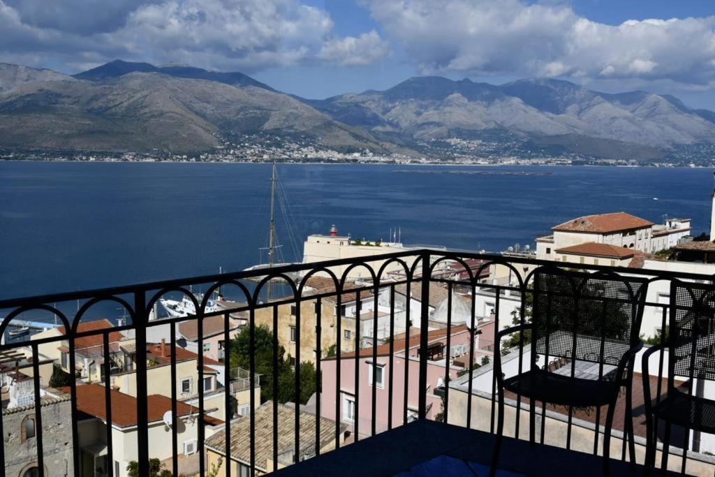 Le Suite Guarinelli B&B Гаета Екстериор снимка