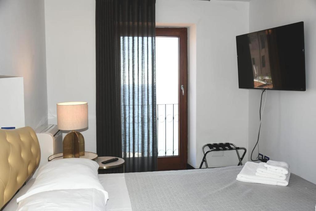Le Suite Guarinelli B&B Гаета Екстериор снимка